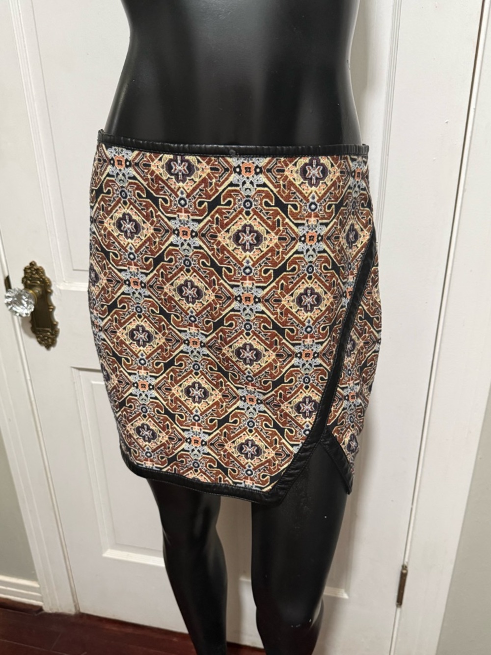 Express Size 6 Tapestry Style Skirt